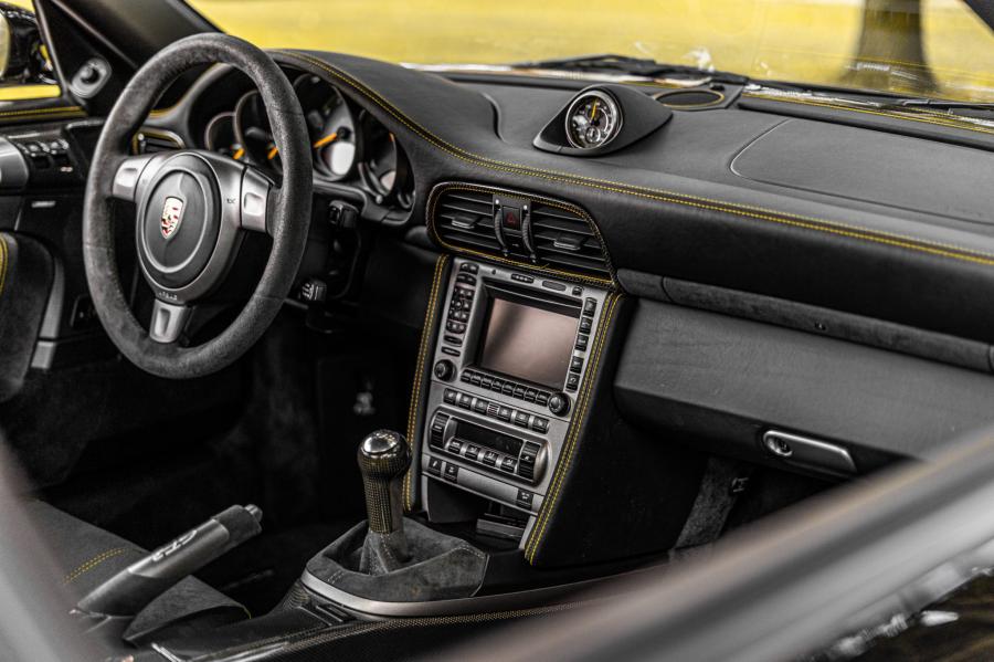 Торпедо Porsche 911 GT2 (997) 2008 года  (NA) (фото 87 из 197)